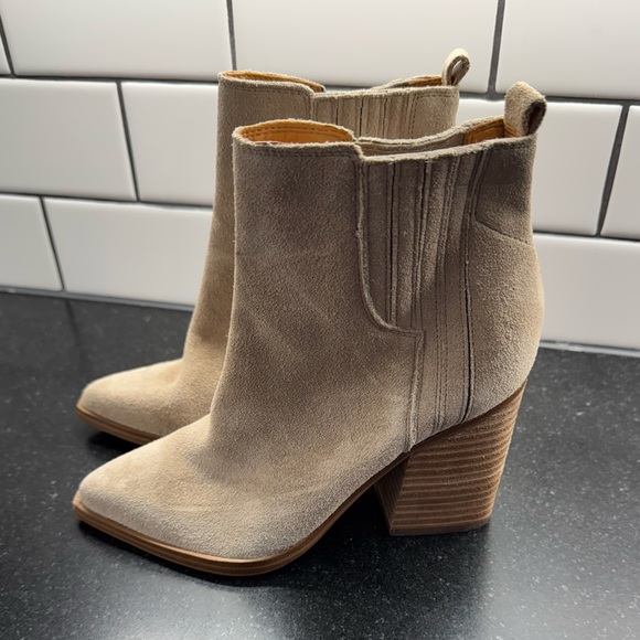 Oshay Pointed Toe Bootie Women Sz 4
Marc Fisher LTD Walnut Suede New - Picture 4 of 15